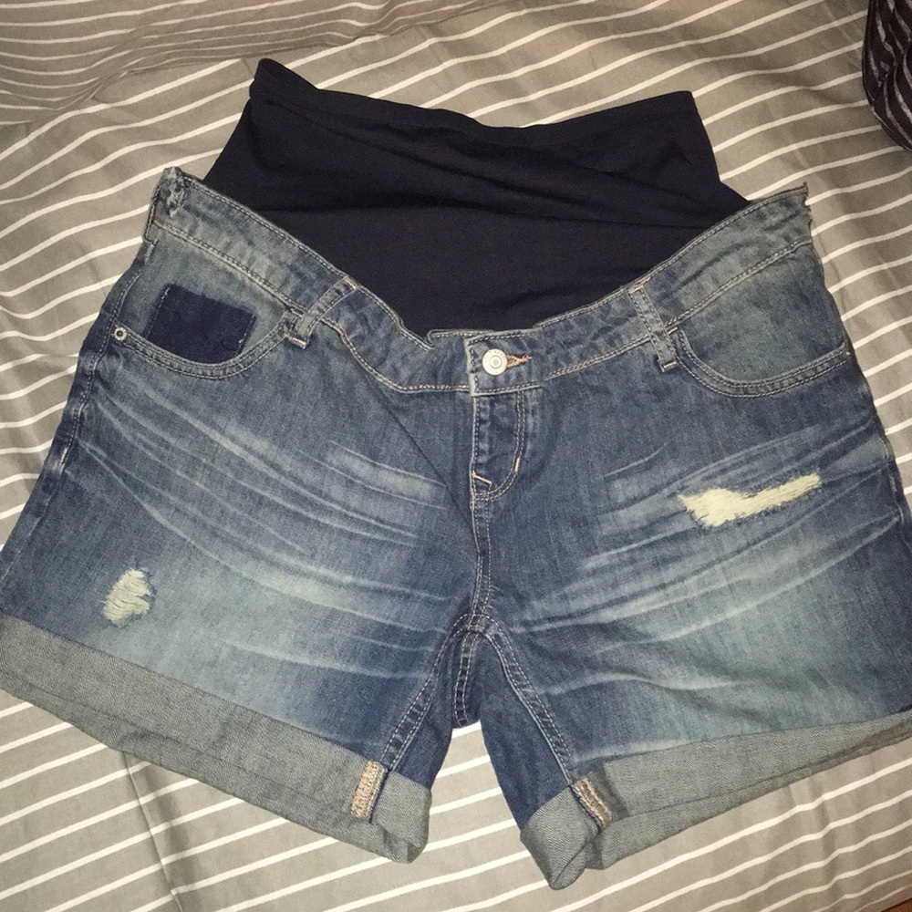 Old Navy Maternity Shorts size 8 (fits like 10)